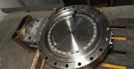 Dodávka uzavíracích klapek z materiálu 1.4541 na medium kyanovodík. Projekt rozšíření výroby. Rok 2017.